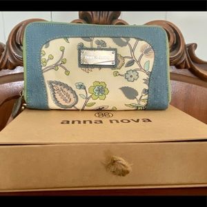 Anna Nova Wristlet
